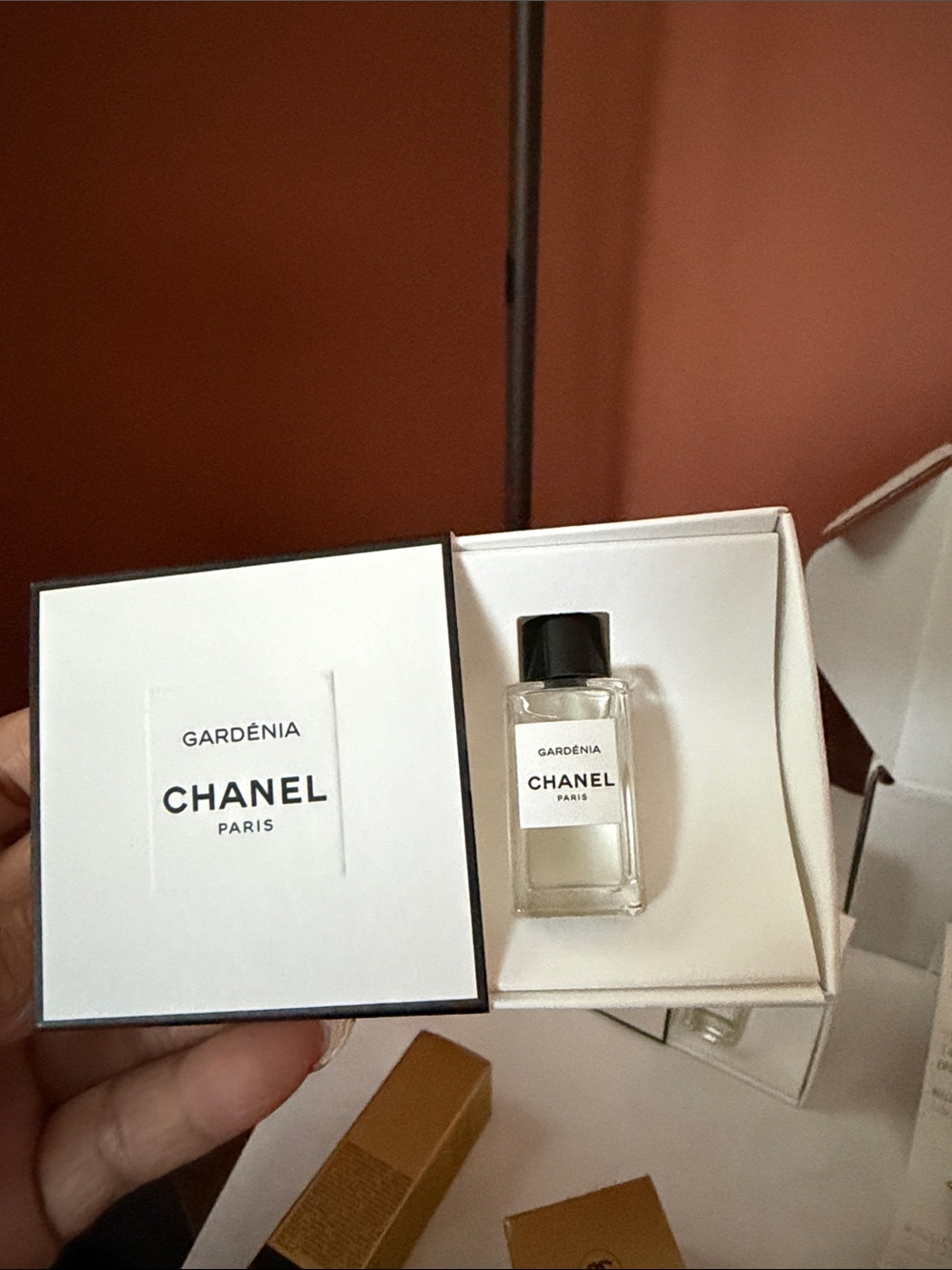 CHANEL Sublimage Serum & Crème Set - Gold and White Packaging - Picture 4 of 5